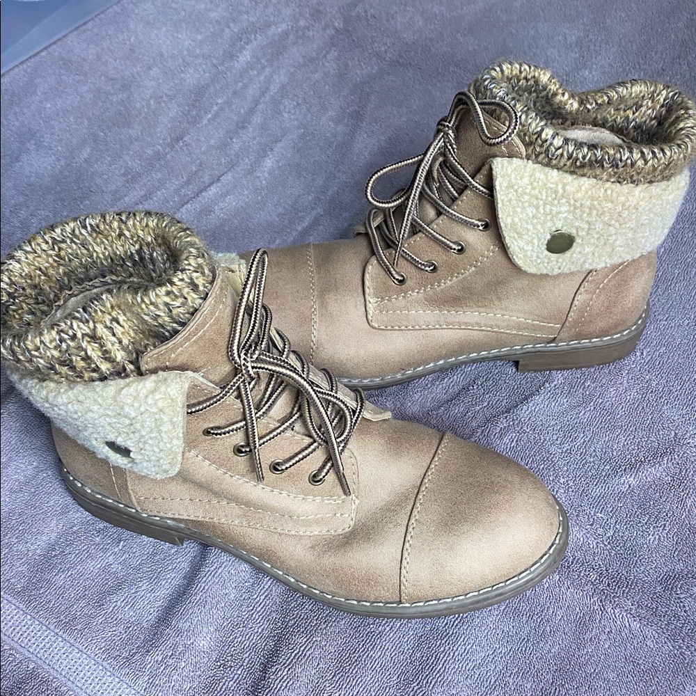 Cliffs by WHITE MOUNTAIN Tan Lace Up Boots